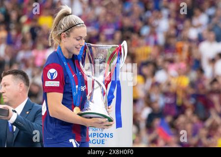 Bilbao, Spagna. 25 maggio 2024. BILBAO, SPAGNA - MAGGIO 25: Alexia Putellas di Barcellona con il trofeo durante la finale di UEFA Womens Champions League tra FC Barcelona e Olympique Lyonnais allo stadio San Mames il 25 maggio 2024 a Bilbao, Spagna. (Foto di Leiting Gao/Orange Pictures) credito: Orange Pics BV/Alamy Live News Foto Stock