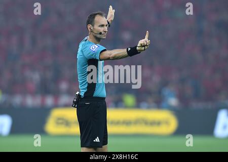 Berlino, Germania. 25 maggio 2024. Fussball DFB-Pokal finale 1. FC Kaiserslautern - Bayer 04 Leverkusen am 25.05.2023 im Olympiastadion a Berlino Schiedsrichter Bastian Dankert le normative DFB vietano qualsiasi uso di fotografie come sequenze di immagini e/o quasi-video. Foto: Revierfoto credito: ddp media GmbH/Alamy Live News Foto Stock