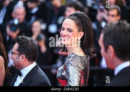 Cannes, Francia. 25 maggio 2024. I membri della giuria Eva Green e Omar Sy partecipano al Red carpet della cerimonia di chiusura del 77° Festival annuale di Cannes al Palais des Festivals di Cannes, Francia, il 25 maggio 2024. (Foto di Stefanos Kyriazis/NurPhoto) credito: NurPhoto SRL/Alamy Live News Foto Stock