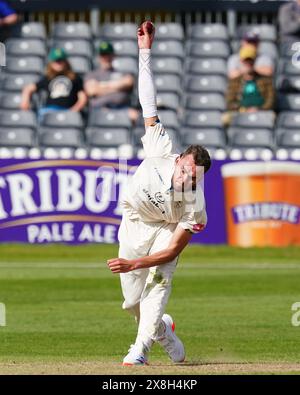 Bristol, Regno Unito, 25 maggio 2024. Il bowling Sam Conners del Derbyshire durante la partita del Vitality County Championship tra Gloucestershire e Derbyshire. Crediti: Robbie Stephenson/Gloucestershire Cricket/Alamy Live News Foto Stock