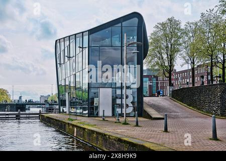 Paesi Bassi, Amsterdam - 10 aprile 2024: Edificio ARCAM. E' il centro architettonico di Amsterdam Foto Stock