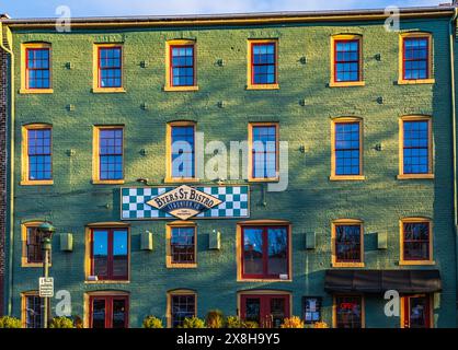 Staunton, Virginia, USA - 23 febbraio 2024: Ristorante di spicco che propone ottimi piatti nel centro città. Foto Stock