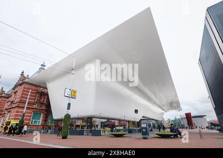 Paesi Bassi, Amsterdam - 10 aprile 2024: Il Museo Stedelijk di Amsterdam o Museo Municipale di Amsterdam è un museo di arte moderna Foto Stock