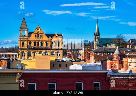 Staunton, Virginia, USA - 23 febbraio 2024: Vista della città sotto il cielo blu invernale. Foto Stock