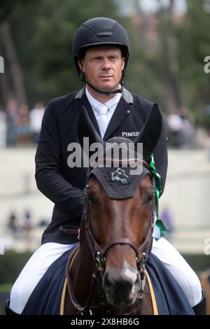 Roma, Italia. 25 maggio 2024. Roma, Italia 25.05.2024: Willem Greve (Nederland) vince CSIO5 JUMP OFF (238.2,2) - 1, 55 m - 110000 euro - LORO PIANA, in Piazza di Siena a Roma. Credito: Agenzia fotografica indipendente/Alamy Live News Foto Stock