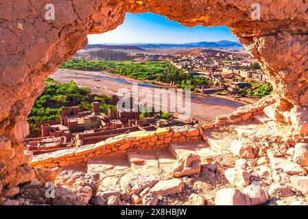 Ait-Benhaddou, Ouarzazate, Marocco: Panoramica del famoso ksar fatto di argilla e architettura in adobe. Nord Africa Foto Stock
