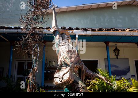 AGUADAS, COLOMBIA - 15 GENNAIO 2024: Statua del famoso personaggio tradizionale chiamato El Putas de Aguadas Foto Stock