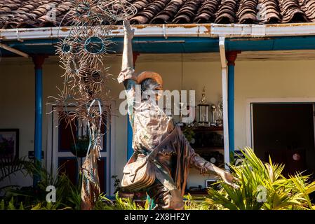 AGUADAS, COLOMBIA - 15 GENNAIO 2024: Statua del famoso personaggio tradizionale chiamato El Putas de Aguadas Foto Stock