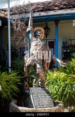 AGUADAS, COLOMBIA - 15 GENNAIO 2024: Statua del famoso personaggio tradizionale chiamato El Putas de Aguadas Foto Stock