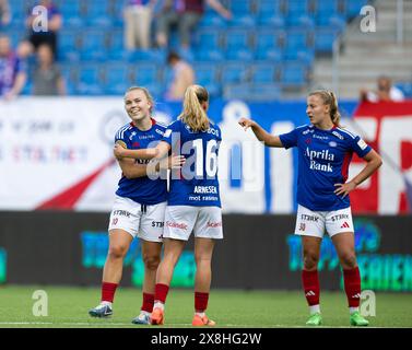 Oslo, Norvegia. 25 maggio 2024. Oslo, Norvegia, 25 maggio 2024: Olaug Tvedten (10 Valerenga), Ronja Foss Arnesen (16 Valerenga) e Stine Nybo Brekken (30 Valerenga) sono stati visti durante la partita di calcio della Toppserien League tra Valerenga e Asane all'Intility Arena di Oslo, Norvegia (Ane Frosaker/SPP) credito: SPP Sport Press Photo. /Alamy Live News Foto Stock