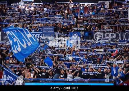 Milano, Italia. 25 maggio 2024. Tifosi di Germani Brescia durante EA7 Emporio Armani Milano vs Germani Brescia, partita di serie A di pallacanestro A Milano, Italia, maggio 25 2024 crediti: Agenzia fotografica indipendente/Alamy Live News Foto Stock