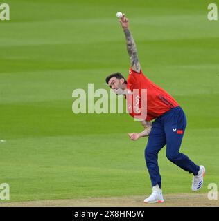 Birmingham Inghilterra : dal 25 maggio al 2024 : Reece Topley d'Inghilterra in azione di bowling durante la Vitality T20 International Series tra Inghilterra e Pakistan a Edgbaston Cricket Ground, Birmingham Inghilterra Credit: PATRICK ANTHONISZ/Alamy Live News Foto Stock