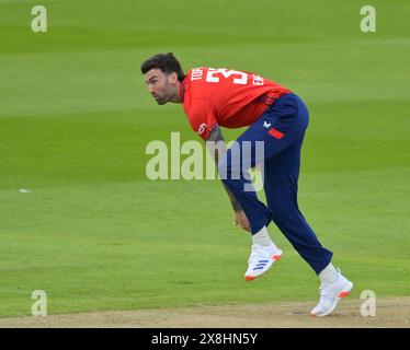 Birmingham Inghilterra : dal 25 maggio al 2024 : Reece Topley d'Inghilterra in azione di bowling durante la Vitality T20 International Series tra Inghilterra e Pakistan a Edgbaston Cricket Ground, Birmingham Inghilterra Credit: PATRICK ANTHONISZ/Alamy Live News Foto Stock