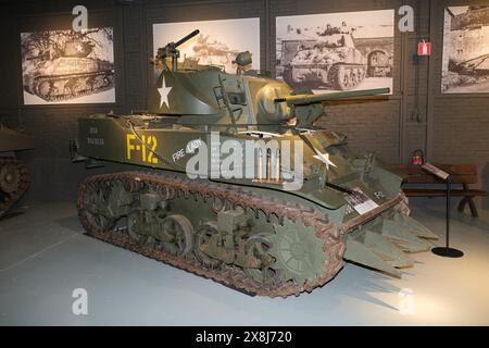 © Arnaud BEINAT/Maxppp. 2024/05/19, Bastogne, Belgio. Musée des blindes Bastogne Caserma : Char léger américain M3 Stuart équipé d'un coupé haie. Inglese : carro armato leggero americano M3 Stuart dotato di taglierina edgerows. Crediti: MAXPPP/Alamy Live News Foto Stock