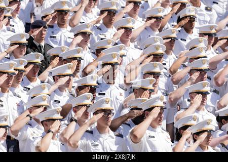 West Point, New York, Stati Uniti. 25 maggio 2024. Gli Underclassmen partecipano e fanno il tifo per i laureati durante la cerimonia di laurea della U.S. Military Academy classe 2024 a West Point. (Credit Image: © Lev Radin/ZUMA Press Wire) SOLO PER USO EDITORIALE! Non per USO commerciale! Foto Stock