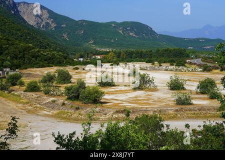 Termopili, Grecia. Vista del campo di battaglia della famosa battaglia del 480 a.C. dalla collina di Kolonos, dove i greci fecero la loro ultima resistenza Foto Stock