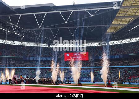 Wembley Stadium, Londra, Regno Unito. 25 maggio 2024. Finale di fa Cup, Manchester City contro Manchester United; Pyro Inside Wembley Stadium credito: Action Plus Sports/Alamy Live News Foto Stock