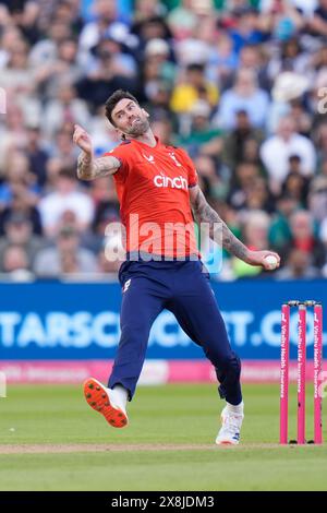 Edgbaston, Birmingham, Regno Unito. 25 maggio 2024. 2nd Mens Vitality T20 Cricket International, Inghilterra contro Pakistan; Reece Topley in bowling azione crediti: Action Plus Sports/Alamy Live News Foto Stock