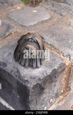 Puli, una mini statua in bronzo dello scultore ungherese ucraino Mihaly Kolodko, Budapest, Ungheria Foto Stock