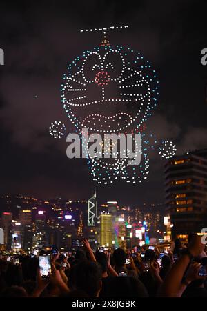 Pechino, Cina. 25 maggio 2024. Uno spettacolo di luci con i droni con Doraemon è stato visto a Hong Kong, nel sud della Cina, il 25 maggio 2024. Crediti: Chen Duo/Xinhua/Alamy Live News Foto Stock