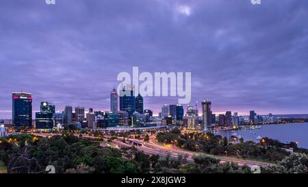 Perth, Australia Occidentale all'alba, vista da Kings Park Foto Stock