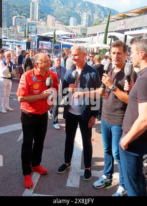 Montecarlo, Monaco. 26 maggio 2024. 26.05.2024, Circuit de Monaco, Monte Carlo, Gran Premio di Formula 1 Monaco 2024, nella foto il capo del team Frederic Vasseur (Scuderia Ferrari), David Coulthard, Mark Webber credito: dpa/Alamy Live News Foto Stock