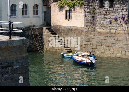 Lungomare di Falmouth dal molo Prince of Wales, Cornovaglia Foto Stock