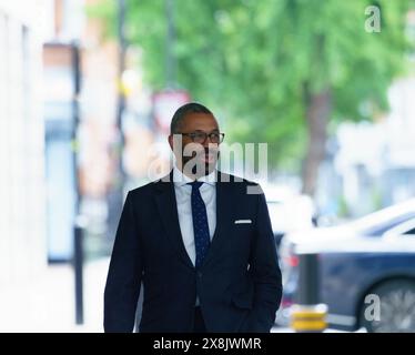 Sede centrale della BBC 26 maggio 2024 RT Hon James Clever, Home Secretary, arriva agli studi della BBC nel centro di Londra. BridgetCatterall/AlamyLiveNews credito: Bridget Catterall/Alamy Live News Foto Stock