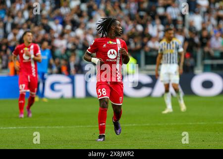 Warren Bondo dell'AC Monza durante la partita tra Juventus FC e AC Monza il 25 maggio 2024 all'Allianz Stadium di Torino. Foto Stock