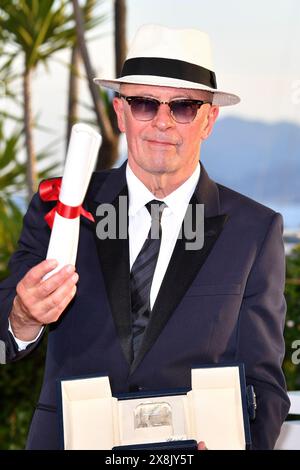 Jacques Audiard mit dem Preis der Jury für "Emilia Perez" beim Photocall mit den Preisträgern auf dem Festival de Cannes 2024 / 77. Internationale Filmfestspiele von Cannes am Palais des Festivals. Cannes, 25.05.2024 Foto Stock