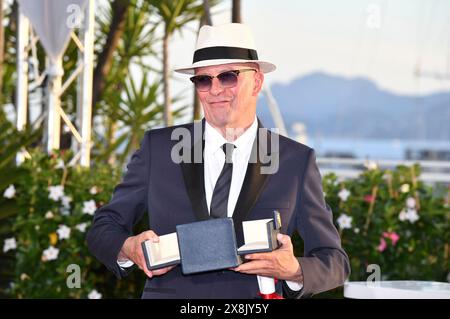 Jacques Audiard mit dem Preis der Jury für "Emilia Perez" beim Photocall mit den Preisträgern auf dem Festival de Cannes 2024 / 77. Internationale Filmfestspiele von Cannes am Palais des Festivals. Cannes, 25.05.2024 Foto Stock