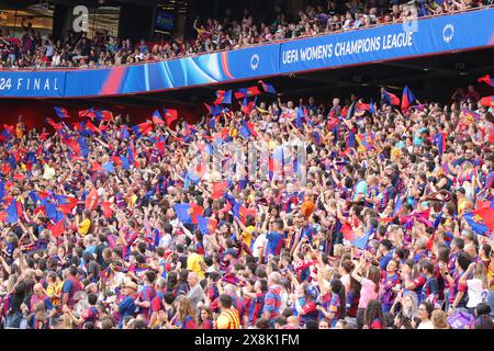 BILBAO, SPAGNA - MAGGIO 25: Il pubblico durante la finale di UEFA Womens Champions League tra FC Barcelona e Olympique Lyonnais allo stadio San Mames il 25 maggio 2024 a Bilbao, Spagna. (Foto di Leiting Gao/Orange Pictures) credito: Orange Pics BV/Alamy Live News Foto Stock