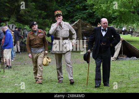 Ironbridge, Telford, Regno Unito. 26 maggio 2024. Fine settimana della seconda Guerra Mondiale. Reenattori che ritraggono leggende della seconda guerra mondiale Field Marshall Montgomery, Charles de Gaulle e Winston Churchill. Crediti: Dave Bagnall / Alamy Live News Foto Stock