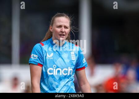 Taunton, Regno Unito. 26 maggio 2024. Lauren Filer si prepara a ciotola durante il secondo incontro ODI femminile della Metro Bank tra England Women e Pakistan Women al Cooper Associates County Ground, Taunton, Inghilterra, il 26 maggio 2024. Foto di Stuart Leggett. Solo per uso editoriale, licenza richiesta per uso commerciale. Non utilizzare in scommesse, giochi o pubblicazioni di singoli club/campionato/giocatori. Crediti: UK Sports Pics Ltd/Alamy Live News Foto Stock