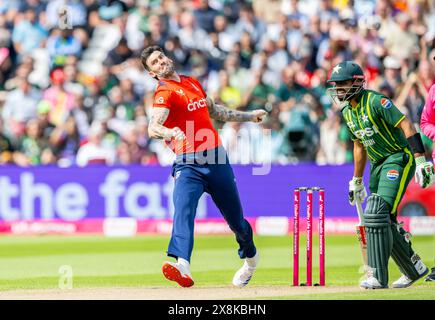 Reece Topley bowling per l'Inghilterra nel secondo Vitality T20 International tra Inghilterra e Pakistan Foto Stock