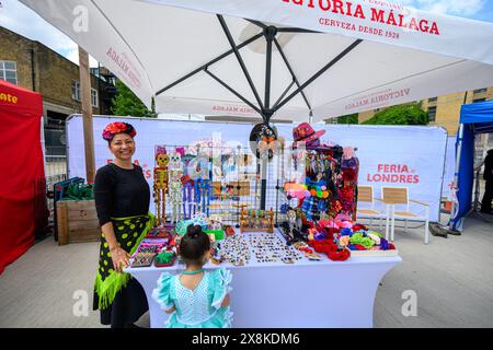 Londra, Regno Unito, 25 maggio 2024, Feria de Londres si è svolta durante il fine settimana festivo dal 25 al 26 maggio 2024. Porta un assaggio della Spagna a Londra con musica, balli e cibo. L'intrattenimento includeva spettacoli di flamenco e canti per godersi la festa spagnola di quest'anno. Si svolge a Brick Lane Yard, all'interno dell'iconica fabbrica di birra Truman a Shoreditch., Andrew Lalchan Photography/Alamy Live News Foto Stock