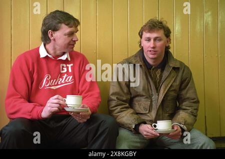 Wolverhampton Wanderers ha firmato Paul Birch con il manager Graham Turner 31/1/91 Foto Stock