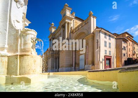 Vista sulla fontana di AIX en Provence e sulla città, la regione Provance della Francia meridionale Foto Stock