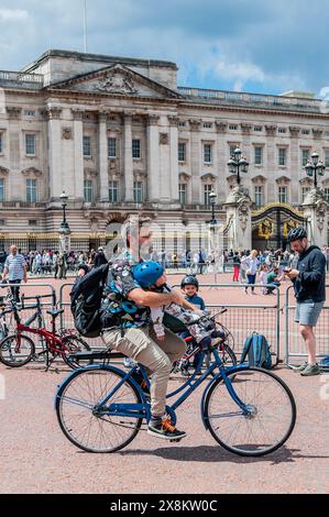 Londra, Regno Unito. 26 maggio 2024. Ford RideLondon Freecycle. Un percorso ciclabile di 11 chilometri circa che attraversa alcune delle aree più famose di Londra, aperto a tutti i membri del pubblico. Crediti: Guy Bell/Alamy Live News Foto Stock