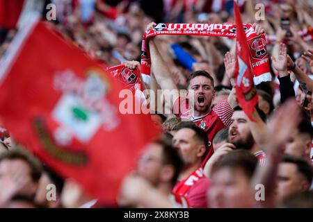 I tifosi del Southampton sono in tribuna durante la finale dei play-off del campionato Sky Bet allo stadio di Wembley, Londra. Data foto: Domenica 26 maggio 2024. Foto Stock