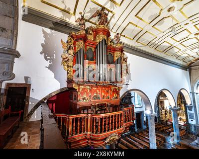 Interno della cattedrale di Faro, cattedrale se a Faro, Algarve in Portogallo. Con pareti finemente decorate con piastrelle azulejos. Foto Stock