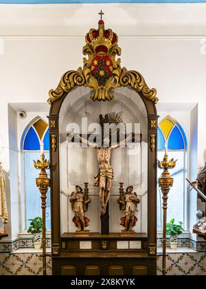 L'intricato interno dorato della chiesa carmelitana Igreja do Carmo nella città vecchia di Faro in Portogallo, in Europa. Igreja da Ordem Terceira de Nossa S Foto Stock