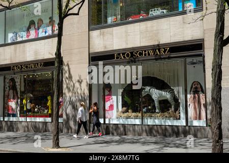 FAO Schwarz è un famoso negozio di giocattoli situato nel 30 Rockefeller Center, New York City, USA 2024 Foto Stock