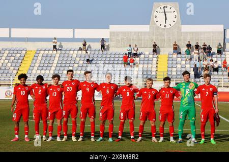 Achna, Cipro. 26 maggio 2024. Achna, Cipro, 26 maggio 2024: I giocatori del Galles cantano l'inno prima della partita del Campionato europeo Under-17 UEFA tra Galles e Croazia al Dasaki Achnas Stadium di Achna, Cipro. (Chara Savvidou/SPP) credito: SPP Sport Press Photo. /Alamy Live News Foto Stock