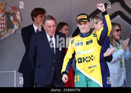 Monaco, Monaco. 26 maggio 2024. Oscar Piastri della McLaren festeggia sul podio dopo il Gran Premio di F1 di Monaco sul Circuit de Monaco il 26 maggio 2024 a Monte-Carlo, Monaco. Crediti: Marco Canoniero/Alamy Live News Foto Stock