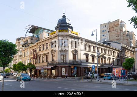 Bucarest, Romania. 23 maggio 2024. Vista esterna dell'edificio Capsa Hotel nel centro della città Foto Stock