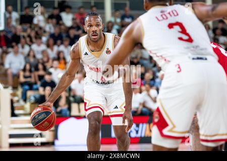 Monaco, Monaco. 25 maggio 2024. I giocatori di Monaco #4 Jaron Blossomgame e #3 Jordan Loyd visti in azione durante la seconda partita della semifinale Betclic Elite giocata tra AS Monaco e JL Bourg alla Gaston Medecin Hall. Punteggio finale: Monaco 73 : 83 JL Bourg-en-Bresse. (Foto di Laurent Coust/SOPA Images/Sipa USA) credito: SIPA USA/Alamy Live News Foto Stock