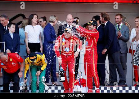 Monaco, Francia. 26 maggio 2024. © PHOTOPQR/NICE MATIN/Dylan Meiffret ; Monaco ; 26/05/2024 ; Podium de la Course de F1 du 81 Grand prix de Monaco. Charles Leclerc remporte la Course, Oscar Piastri arriva secondo et Carlos Sainz troisième. Principessa Charlene di Monaco e Principe Alberto di Monaco GP maggio 2024 credito: MAXPPP/Alamy Live News Foto Stock