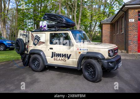 2021 Suzuki Jimny Beans, allo Scramble di aprile tenutosi al Bicester Heritage Centre il 21 aprile 2024. Foto Stock