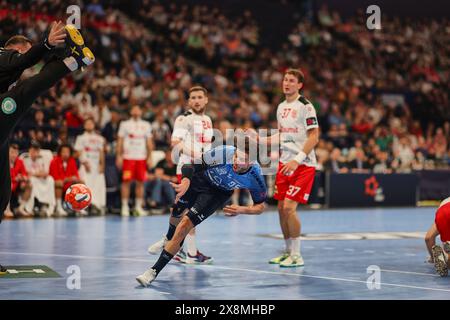 Amburgo, Amburgo, Germania. 26 maggio 2024. Olle Forsell Schefvert - Rhein-Neckar Loewen 25 attacco in porta durante le finali EHF Men 2024 Handball ad Amburgo (immagine di credito: © Mathias Schulz/ZUMA Press Wire) SOLO USO EDITORIALE! Non per USO commerciale! Foto Stock